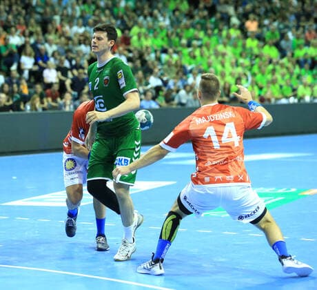 GER, DHB, 1 HBL, FUECHSE BERLIN VS Bergischer HC 13 10 2019, Max Schmeling Halle, Berlin, GER, DHB, 1 HBL, FUECHSE BERLIN VS Bergischer HC, DHB regulations prohibit any use of photographs as image sequences and or quasi video in picture Simon Ernst Fuechse Berlin 2 , injured Max Darj Bergischer HC 5 , Maciej Majdzinski Bergischer HC 14 nordphotox xEngler nph00076