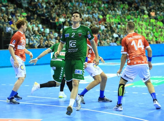 GER, DHB, 1 HBL, FUECHSE BERLIN VS Bergischer HC 13 10 2019, Max Schmeling Halle, Berlin, GER, DHB, 1 HBL, FUECHSE BERLIN VS Bergischer HC, DHB regulations prohibit any use of photographs as image sequences and or quasi video in picture Simon Ernst Fuechse Berlin 2 , injured nordphotox xEngler nph00076