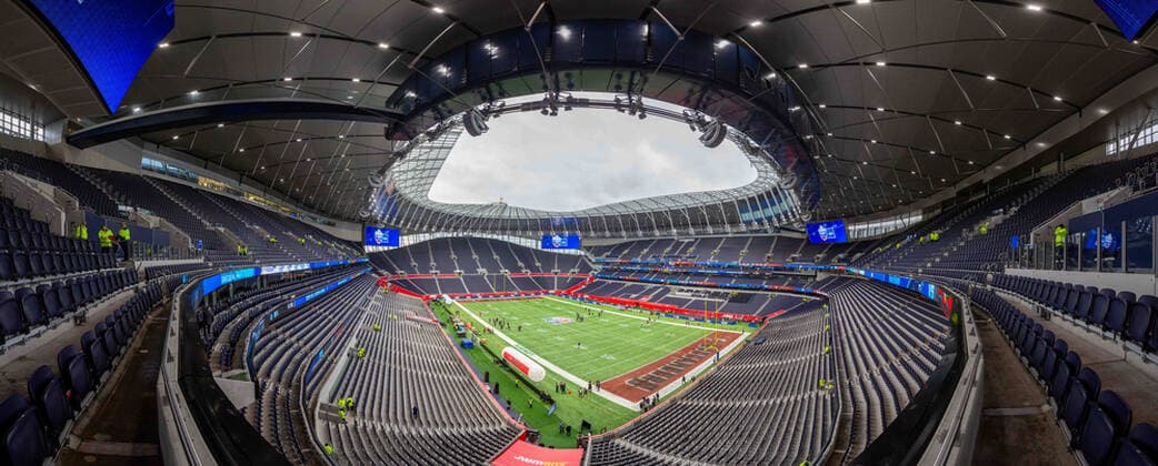 LONDON, ENG - OCTOBER 13: A panoramic view of the Tottenham Hotspur Stadium before the game between the Carolina Panthers and the Tampa Bay Buccaneers on October 13th, 2019 at Tottenham Hotspur Stadium in London, England. (Photo by Martin Leitch Icon Sportswire) NFL, American Football Herren, USA OCT 13 Panthers v Buccaneers Icon191013022