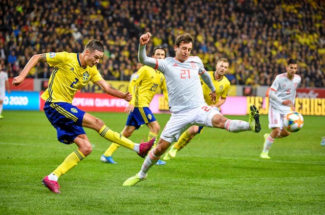 Sweden s Mikael Lustig L and Spaibn s Mikel Oyarzabal in action during the Euro 2020 Group F qualification soccer match between Sweden and Spain at Friends Arena in Solna, Stockholm, Sweden, on Oct 15, 2019 STOCKHOLM SWEDEN SOCCER x10070x,  Copyright: xAndersxWiklund TTx SWEDEN SOCCER UEFA EURO 2020 QUALIFICATION SWE-ESP