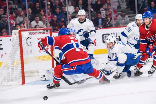 MONTREAL, QC - OCTOBER 15: Nick Suzuki (14) of the Montreal Canadiens misses a bouncing puck during the second period of the NHL, Eishockey Herren, USA game between the Tampa Bay Lighting and the Montreal Canadiens on October 15, 2019, at the Bell Centre in Montreal, QC(Photo by Vincent Ethier Icon Sportswire) NHL: OCT 15 Lightning at Canadiens Icon1910151668