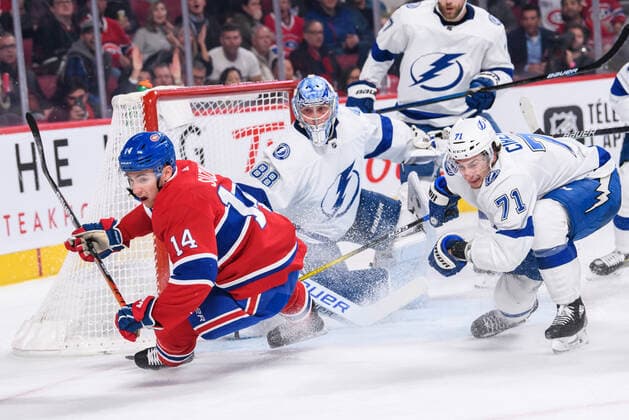 MONTREAL, QC - OCTOBER 15: Nick Suzuki (14) of the Montreal Canadiens misses a bouncing puck during the second period of the NHL, Eishockey Herren, USA game between the Tampa Bay Lighting and the Montreal Canadiens on October 15, 2019, at the Bell Centre in Montreal, QC(Photo by Vincent Ethier Icon Sportswire) NHL: OCT 15 Lightning at Canadiens Icon1910151670