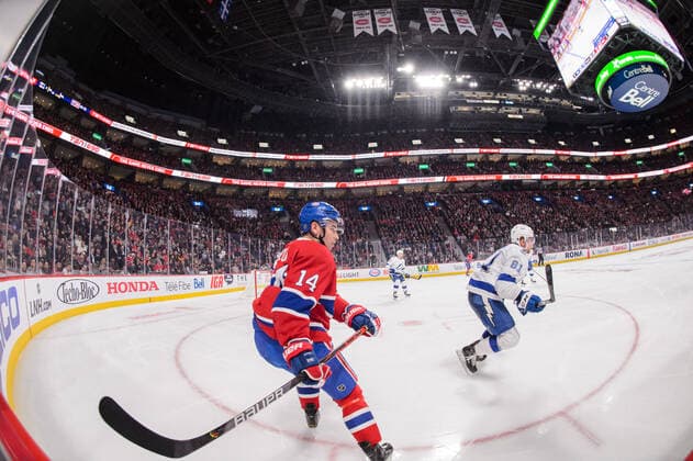 Sport Bilder des Tages MONTREAL, QC - OCTOBER 15: Nick Suzuki (14) of the Montreal Canadiens skates during the second period of the NHL, Eishockey Herren, USA game between the Tampa Bay Lighting and the Montreal Canadiens on October 15, 2019, at the Bell Centre in Montreal, QC(Photo by Vincent Ethier Icon Sportswire) NHL: OCT 15 Lightning at Canadiens Icon1910152272