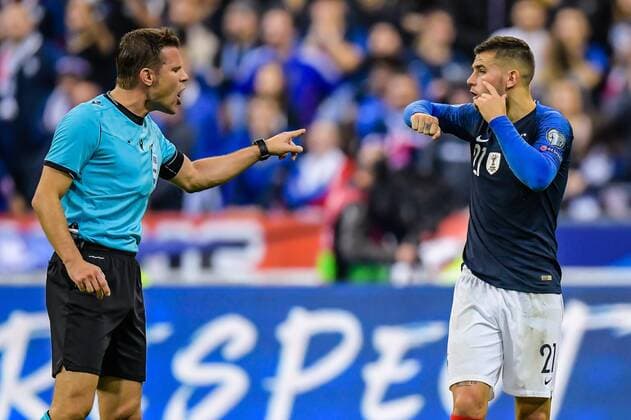 (L-R) referee Felix Brych, Lucas Hernandez of France during the UEFA EURO, EM, Europameisterschaft,Fussball 2020 qualifier group C qualifying match between France v Turkye at Stade de France on October 14, 2019 in Paris, France UEFA EURO 2020 qualifier group H 2019 2020 xVIxANPxSportx xGerritxvanxKeulenxIVx 400063990