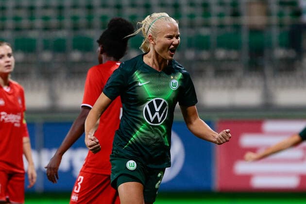 16 10 2019, xtgx, Soccer, UEFA Women s Champions League, VfL Wolfsburg FC Twente Enschede emspor, v l Pernille Harder VfL Wolfsburg, 22 cheers, goal celebration, celebrate the goal, celebration DFB DFL REGULATIONS PROHIBIT ANY USE OF PHOTOGRAPHS AS IMAGE SEQUENCES AND OR QUASI VIDEO Wolfsburg