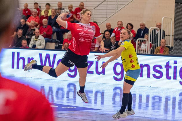 Beate Scheffknecht Thuringian HC, 4 throwing on goal Action, action, 16 10 2019, Erfurt Germany , Handball, 1 Bundesliga Women, Thuringian HC Buxtehuder SV xprx