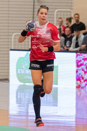 Emily Bölk Thüringer HC, 20 clipping, single picture, action, 16 10 2019, Erfurt Germany , Handball, 1 Bundesliga Women, Thüringer HC Buxtehuder SV xprx