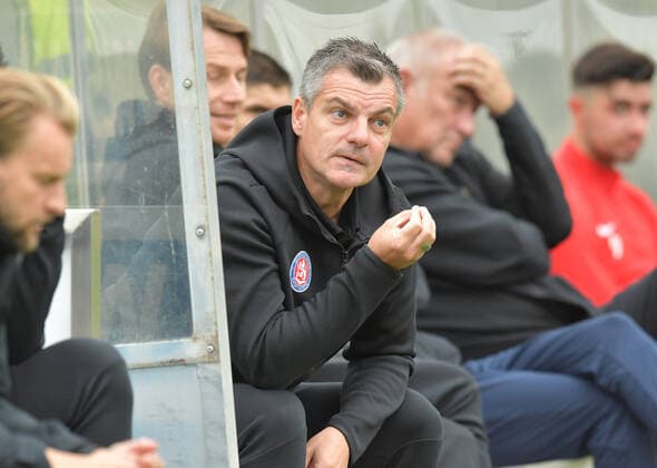 12 10 2019, GER, Soccer, Regionalliga West, Season 2019 2020, 13 Matchday, Stadion Am Zoo, Wuppertal Wuppertaler SV SC Verl 2 5 Karsten Hutwelker Trainer Wuppertaler SV , Action, Single picture, Cross, Facial expression, Gesture, Trainer, Coach