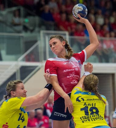 16 10 2019 Erfurt Handball Bundesliga Women Season2019 2020 THC Erfurt Bad Langensalza Buxtehuder SV v l Friederike Gubernatis 14 Buxtehuder SV und Lisa Antl 18 Buxtehuder SV und beim Torwurf Alice Stolle 17 Thueringer HC