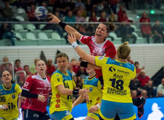 16 10 2019 Erfurt Handball Bundesliga Women Season2019 2020 THC Erfurt Bad Langensalza Buxtehuder SV v l Lisa Prior 36 Buxtehuder SV , Meike Schmelzer 13 Thueringer HC , Friederike Gubernatis 14 Buxtehuder SV Emily Bölk 20 Thueringer HC und Lisa Antl 18 Buxtehuder SV