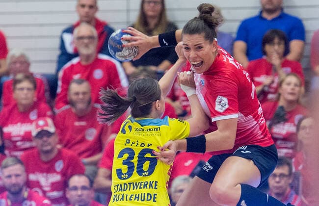 16 10 2019 Erfurt Handball Bundesliga Women Season2019 2020 THC Erfurt Bad Langensalza Buxtehuder SV Lisa Prior 36 Buxtehuder SV und Emily Bölk 20 Thueringer HC
