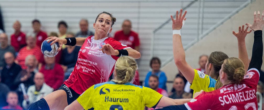 16 10 2019 Erfurt Handball Bundesliga Women Season2019 2020 THC Erfurt Bad Langensalza Buxtehuder SV Emily Bölk 20 Thueringer HC on goal throw