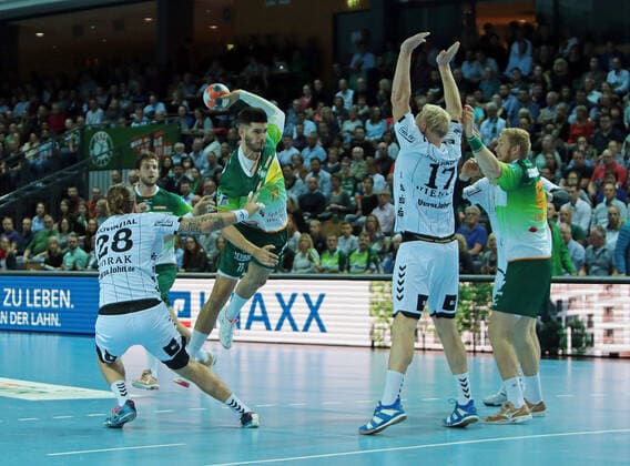 17 10 2019, xovx, Handball HBL, HSG Wetzlar THW Kiel emspor, v l Pavel Horak THW Kiel , Alexander Feld HSG Wetzlar , Stefan Cavor HSG Wetzlar , Patrick Wiencek THW Kiel , Stefan Kneer HSG Wetzlar , Aktion DFL DFB REGULATIONS PROHIBIT ANY USE OF PHOTOGRAPHS as IMAGE SEQUENCES and or QUASI VIDEO Wetzlar