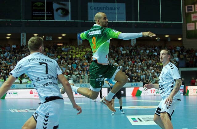 17 10 2019, xovx, Handball HBL, HSG Wetzlar THW Kiel emspor, v l Magnus Landin Jacobsen THW Kiel , Joao Ferraz HSG Wetzlar , Lukas Nilsson THW Kiel , Aktion DFL DFB REGULATIONS PROHIBIT ANY USE OF PHOTOGRAPHS as IMAGE SEQUENCES and or QUASI VIDEO Wetzlar