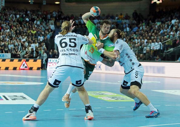 17 10 2019, xovx, Handball HBL, HSG Wetzlar THW Kiel emspor, v l Lukas Nilsson THW Kiel , Olle Forsell Schefvert HSG Wetzlar , Pavel Horak THW Kiel , Aktion DFL DFB REGULATIONS PROHIBIT ANY USE OF PHOTOGRAPHS as IMAGE SEQUENCES and or QUASI VIDEO Wetzlar