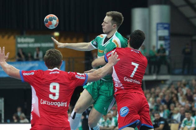 SC DHfK Leipzig vs. TBV Lemgo Lippe, Liqui Moly HBL, 17 10 19 Handball, 1 Bundesliga, season 2019 2020, 10 matchday SC DHfK Leipzig vs. TBV Lemgo Lippe on 17 10 19 in the Arena Leipzig In the picture Luca WITZKE 7, SC DHfK Leipzig vs. Isaias GUARDIOLA VILLAPLANA 7, TBV Lemgo Copyright: xBEAUTIFULxSPORTS JanxKaeferx