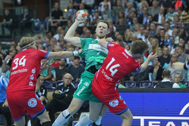 SC DHfK Leipzig vs. TBV Lemgo Lippe, Liqui Moly HBL, 17 10 19 Handball, 1 Bundesliga, Season 2019 2020, 10 Matchday SC DHfK Leipzig vs. TBV Lemgo Lippe on 17 10 19 in the Arena Leipzig In the picture Luca WITZKE 7, SC DHfK Leipzig vs. Andreas CEDERHOLM 34, TBV Lemgo and Bobby SCHAGEN 14, TBV Lemgo Copyright: xBEAUTIFULxSPORTS JanxKaeferx