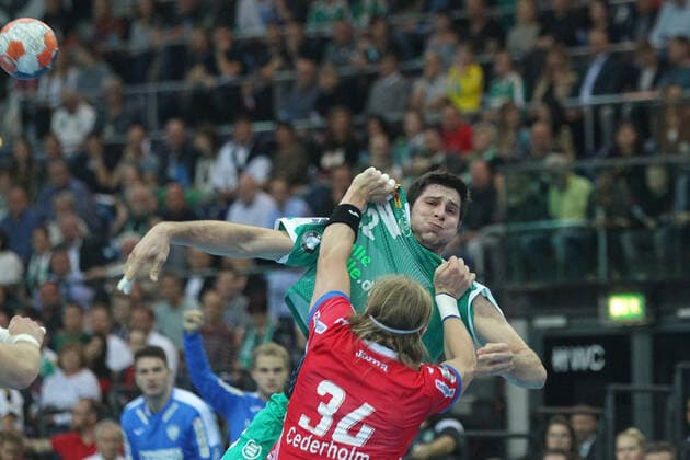 SC DHfK Leipzig vs. TBV Lemgo Lippe, Liqui Moly HBL, 17 10 19 Handball, 1 Bundesliga, Season 2019 2020, 10 Matchday SC DHfK Leipzig vs. TBV Lemgo Lippe on 17 10 19 in the Arena Leipzig Marko MAMIC 22, SC DHfK Leipzig vs. Andreas CEDERHOLM 34, TBV Lemgo Copyright: xBEAUTIFULxSPORTS JanxKaeferx