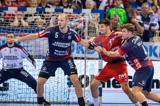 SG Flensburg Handewitt vs. Die Eulen Ludwigshafen, LIQUI MOLY Handball Bundesliga, 17 10 19 Flensburg Fight at the district Simon Hald SG Flensburg Handewitt, 05 , Max Haider Die Eulen Ludwigshafen, 14 , Johannes Golla SG Flensburg Handewitt, 04 Copyright: xBEAUTIFULxSPORTS MarioxM.xKobergx