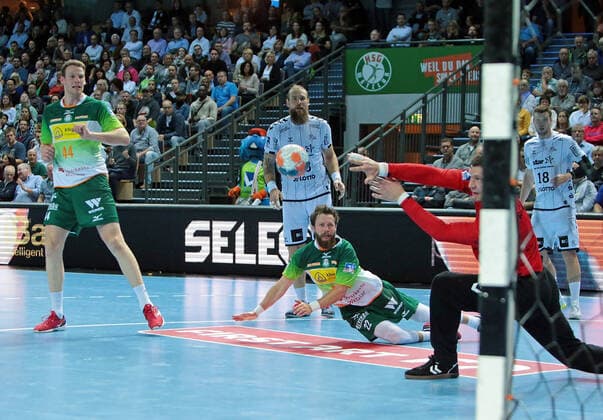 17 10 2019, xovx, Handball HBL, HSG Wetzlar THW Kiel emspor, v l Lenny Rubin HSG Wetzlar , Pavel Horak THW Kiel , Maximilian Holst HSG Wetzlar , Niklas Landin Jakobsen THW Kiel , Niclas Ekberg THW Kiel , Aktion DFL DFB REGULATIONS PROHIBIT ANY USE OF PHOTOGRAPHS as IMAGE SEQUENCES and or QUASI VIDEO Wetzlar