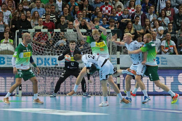 17 10 2019, xovx, Handball HBL, HSG Wetzlar THW Kiel emspor, v l Joao Ferraz HSG Wetzlar , Anadin Suljakovic HSG Wetzlar , Miha Zarabec THW Kiel , Anton Lindskog HSG Wetzlar , Patrick Wiencek THW Kiel , Stefan Kneer HSG Wetzlar , Action DFL DFB REGULATIONS PROHIBIT ANY USE OF PHOTOGRAPHS as IMAGE SEQUENCES and or QUASI VIDEO Wetzlar