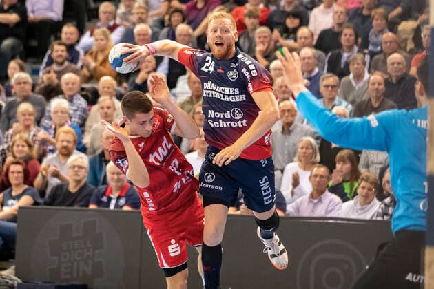SG Flensburg Handewitt vs. Die Eulen Ludwigshafen, LIQUI MOLY Handball Bundesliga, 17 10 19 Flensburg Jim Gottfridsson SG Flensburg Handewitt, 24 against Jerome Mueller Die Eulen Ludwigshafen, 27 Copyright: xBEAUTIFULxSPORTS MarioxM.xKobergx