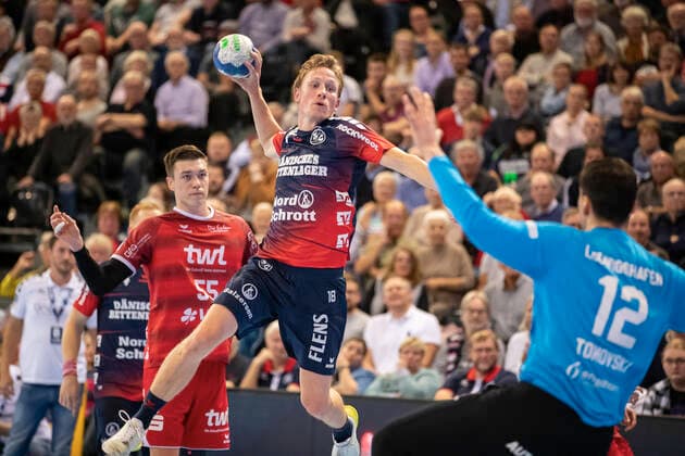 SG Flensburg Handewitt vs. Die Eulen Ludwigshafen, LIQUI MOLY Handball Bundesliga, 17 10 19 Flensburg Magnus Joendal SG Flensburg Handewitt, 18 against Martin Tomovski Die Eulen Ludwigshafen, 12 Copyright: xBEAUTIFULxSPORTS MarioxM.xKobergx