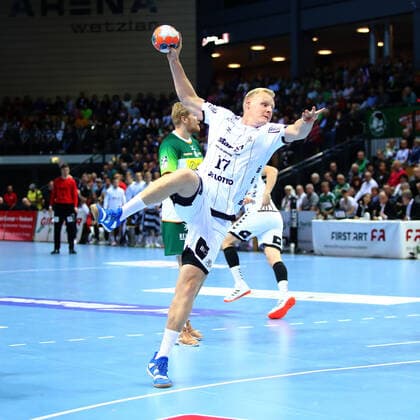 Goalscoring by Patrick Wiencek Kiel HSG Wetzlar vs. THW Kiel, Handball, 1 Bundesliga, 17 10 2019 HSG Wetzlar vs. THW Kiel, Handball, 1 Bundesliga, 17 10 2019 Wetzlar Copyright: xEIBNER RenexWeissx EP_RWS