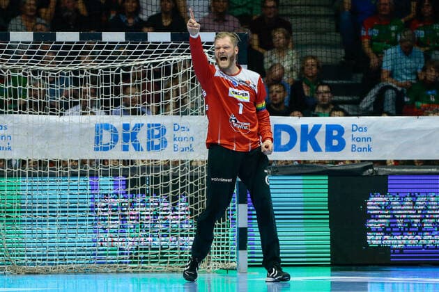 17 10 2019, xtgx, Handball Liqui Moly HBL, SC Magdeburg TVB Stuttgart emspor, v l Johannes Bitter Stuttgart, 1 Jubelt über held ball, defended, held, goalkeeper GETEC Arena