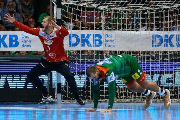 17 10 2019, xtgx, Handball Liqui Moly HBL, SC Magdeburg TVB Stuttgart emspor, v l Johannes Bitter Stuttgart, 1 Jubelt über held ball, defended, held, goalkeeper GETEC Arena