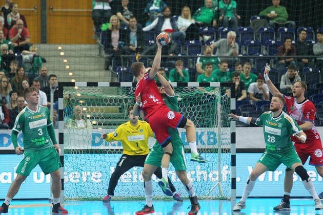 SC DHfK Leipzig vs. TBV Lemgo Lippe, Liqui Moly HBL, 17 10 19 Handball, 1 Bundesliga, Season 2019 2020, 10 Matchday SC DHfK Leipzig vs. TBV Lemgo Lippe on 17 10 19 in the Arena Leipzig Im Bild Fynn HANGSTEIN 40, TBV Lemgo vs. Bastian ROSCHECK 19, SC DHfK Leipzig Copyright: xBEAUTIFULxSPORTS JanxKaeferx