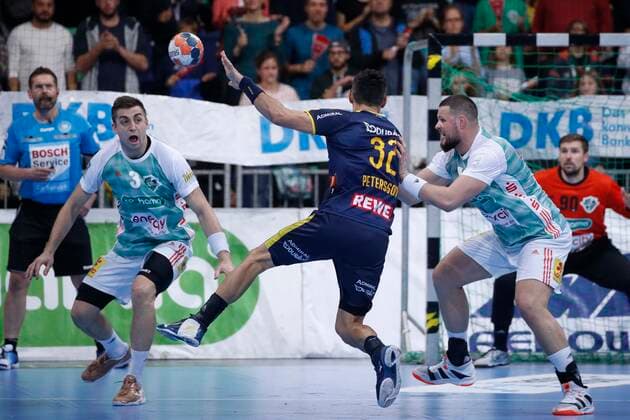 17 10 2019, TUI Arena, Hannover, league game, 1 Bundesliga, TSV Hannover Burgdorf vs. Rhein Neckar Loewen, in picture Nejc Cehte 3, Han Burgdorf and Ilija Brozovic 44, Han Burgdorf in duel with Alexander Petersson 32, Loewen TSV Hannover Burgdorf vs. Rhein Neckar Loewen