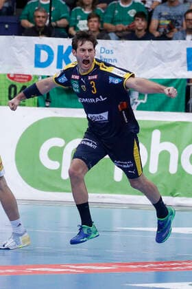 17 10 2019, TUI Arena, Hannover, league game, 1 Bundesliga, TSV Hannover Burgdorf vs. Rhein Neckar Loewen, in picture Uwe Gensheimer 3, Loewen cheers after his goal TSV Hannover Burgdorf vs. Rhein Neckar Loewen