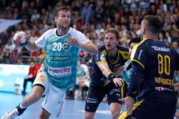 17 10 2019, TUI Arena, Hannover, league game, 1 Bundesliga, TSV Hannover Burgdorf vs. Rhein Neckar Loewen, in the picture Fabian Boehm 20, Han Burgdorf against Jesper Nielsen 36, Loewen and Jannik Kohlbacher 80, Loewen by TSV Hannover Burgdorf vs. Rhein Neckar Loewen