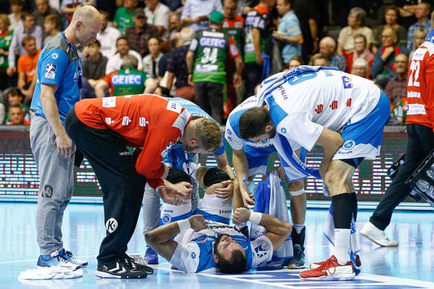 17 10 2019, xtgx, Handball Liqui Moly HBL, SC Magdeburg TVB Stuttgart emspor, v l Zarko Peshevski Stuttgart, 44 injured on ground GETEC Arena