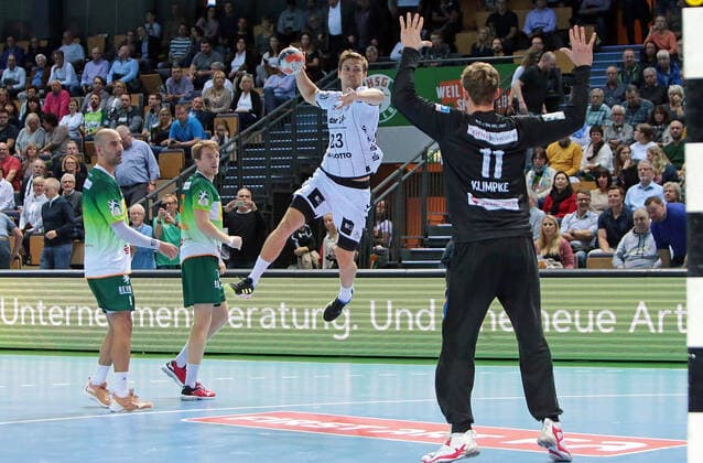 17 10 2019, xovx, Handball HBL, HSG Wetzlar THW Kiel emspor, v l Joao Ferraz HSG Wetzlar , Kristian Bjoernsen HSG Wetzlar , Rune Dahmke THW Kiel , Till Klimpke HSG Wetzlar , Aktion DFL DFB REGULATIONS PROHIBIT ANY USE OF PHOTOGRAPHS as IMAGE SEQUENCES and or QUASI VIDEO Wetzlar