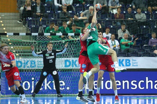 SC DHfK Leipzig vs. TBV Lemgo Lippe, Liqui Moly HBL, 17 10 19 Handball, 1 Bundesliga, season 2019 2020, 10 matchday SC DHfK Leipzig vs. TBV Lemgo Lippe on 17 10 19 in the Arena Leipzig In the picture Marko MAMIC 22, SC DHfK Leipzig is fended off Copyright: xBEAUTIFULxSPORTS JanxKaeferx