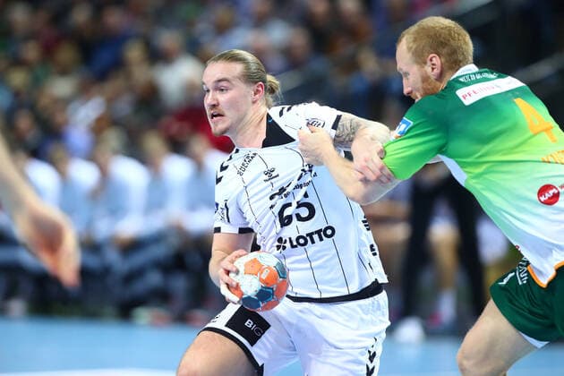 Lukas Nilsson Kiel in a duel with Stefan Kneer Wetzlar HSG Wetzlar vs. THW Kiel, Handball, 1 Bundesliga, 17 10 2019 HSG Wetzlar vs. THW Kiel, Handball, 1 Bundesliga, 17 10 2019 Wetzlar Copyright: xEIBNER RenexWeissx EP_RWS