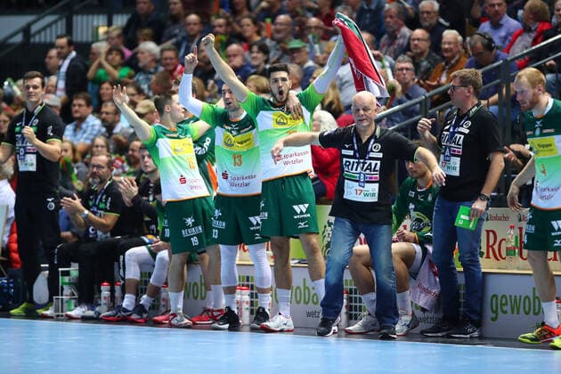 Cheers on the Wetzlarer Bank HSG Wetzlar vs. THW Kiel, Handball, 1 Bundesliga, 17 10 2019 HSG Wetzlar vs. THW Kiel, Handball, 1 Bundesliga, 17 10 2019 Wetzlar Copyright: xEIBNER RenexWeissx EP_RWS