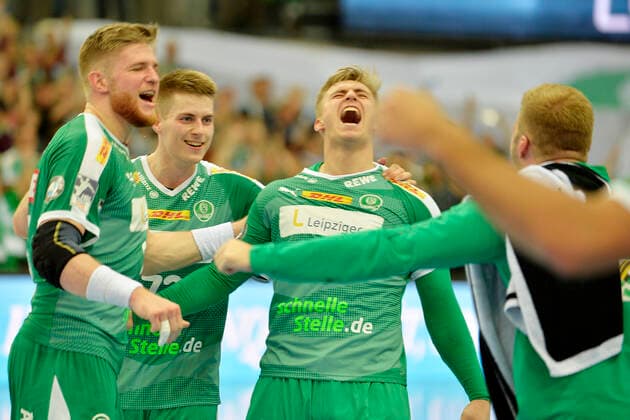 LIQUI MOLY Handball Bundesliga 2019 2020, 10 game day, SC DHfK Leipzig vs. TBV Lemgo Lippe 17 10 2019 After the 34 32 victory of Leipzig Maciej Gebala Kreislaufufer cheer DHfK Leipzig, back number 28 , Viggo Kristjansson back space player DHfK Leipzig, back number 73 , Franz Semper back space player DHfK Leipzig, back number 3 v l n r the success after the handball Bundesliga match Leipzig against TBV Lemgo Lippe 17 10 2019 Leipzig Sachsen Deutschland Arena Leipzig