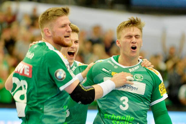 LIQUI MOLY Handball Bundesliga 2019 2020, 10 game day, SC DHfK Leipzig vs. TBV Lemgo Lippe 17 10 2019 After the 34 32 victory of Leipzig Maciej Gebala Kreislaufufer cheer DHfK Leipzig, back number 28 , Viggo Kristjansson back space player DHfK Leipzig, back number 73 , Franz Semper back space player DHfK Leipzig, back number 3 v l n r the success after the handball Bundesliga match Leipzig against TBV Lemgo Lippe 17 10 2019 Leipzig Sachsen Deutschland Arena Leipzig