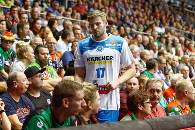 17 10 2019, xtgx, Handball Liqui Moly HBL, SC Magdeburg TVB Stuttgart emspor, v l Samuel Roethlisberger Stuttgart, 17 leaves the field after third 2 minute penalty GETEC Arena