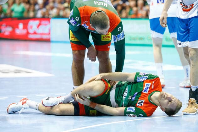 17 10 2019, xtgx, Handball Liqui Moly HBL, SC Magdeburg TVB Stuttgart emspor, v l Albin Lagergren Magdeburg, 23 injured GETEC Arena