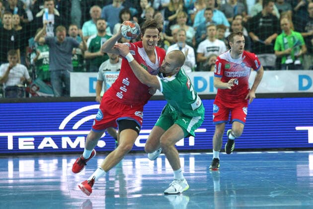 SC DHfK Leipzig vs. TBV Lemgo Lippe, Liqui Moly HBL, 17 10 19 Handball, 1 Bundesliga, Season 2019 2020, 10 Matchday SC DHfK Leipzig vs. TBV Lemgo Lippe on 17 10 19 in the Arena Leipzig Im Bild Bjarki Mar ELISSON 4, TBV Lemgo vs. Bastian ROSCHECK 19, SC DHfK Leipzig Copyright: xBEAUTIFULxSPORTS JanxKaeferx