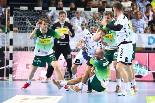 Rune Dahmke Kiel in a duel with Joao Ferraz Wetzlar HSG Wetzlar vs. THW Kiel, Handball, 1 Bundesliga, 17 10 2019 HSG Wetzlar vs. THW Kiel, Handball, 1 Bundesliga, 17 10 2019 Wetzlar Copyright: xEIBNER RenexWeissx EP_RWS