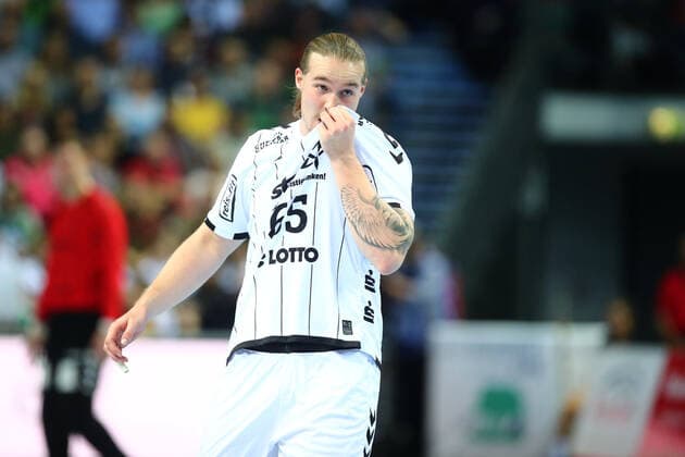 Lukas Nilsson Kiel ponders HSG Wetzlar vs. THW Kiel, Handball, 1 Bundesliga, 17 10 2019 HSG Wetzlar vs. THW Kiel, Handball, 1 Bundesliga, 17 10 2019 Wetzlar Copyright: xEIBNER RenexWeissx EP_RWS