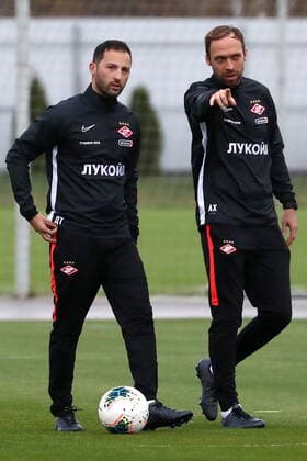MOSCOW, RUSSIA â€“ OCTOBER 18, 2019: FC Spartak Moscow s head coach Domenico Tedesco (L) and his assistant Andreas Hinkel during a training session at Otkrytie Arena Stadium. Anton Novoderezhkin TASS  TS0BF610