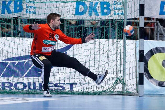 17 10 2019, TUI Arena, Hannover, league game, 1 Bundesliga, TSV Hannover Burgdorf vs Rhein Neckar Loewen, in picture Patrick Groetzki 24, Loewen defends the ball from TSV Hannover Burgdorf vs Rhein Neckar Loewen