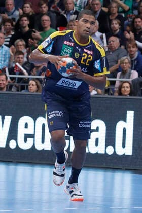 17 10 2019, TUI Arena, Hannover, league match, 1 Bundesliga, TSV Hannover Burgdorf vs Rhein Neckar Loewen, in picture Mads Mensah Larsen 22, Loewen on ball TSV Hannover Burgdorf vs Rhein Neckar Loewen