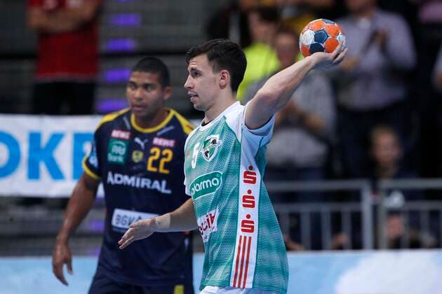 17 10 2019, TUI Arena, Hanover, league match, 1 Bundesliga, TSV Hanover Burgdorf vs. Rhein Neckar Loewen, in picture Ivan Martinovic 5, Han Burgdorf on ball TSV Hanover Burgdorf vs. Rhein Neckar Loewen